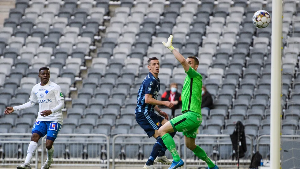 Haris Radetinac vinklar in första målet på Tele2 Arena där Djurgården till slut vann mötet med IFK med 1-0.