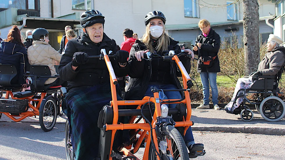 Per Evert Hammarström och Linnéa Greus är redo att ta sig en cykeltur.