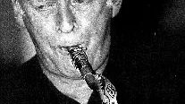 Solist. Tenorsaxofonisten Nisse Sandström är instrumentalsolist i Hayati Kafes hyllningskonsert till Frank Sinatra.