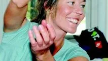 Afrikanska rytmer.  Maria Ek gillar afrikansk dans, och hade inga svårigheter att hänga med i rörelserna under en danskurs i helgen.