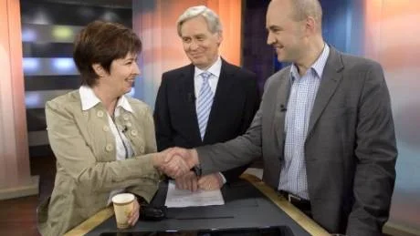 Fyller 65. Jarl Alfredius gillar att improvisera framför kameran. Han höll i den första debatten mellan socialdemokraternas partiledare Mona Sahlin och statsminister Fredrik Reinfeldt i Aktuellt.Henrik Montgomery/Scanpix