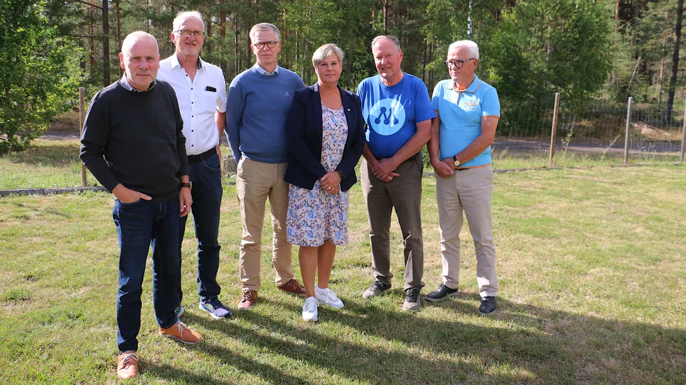 Magnus Hultman, Conny Daag, Johan Svensson, Marianne Wifell Waters, Åke Bergh och Sivert Andersson har en personlig touch på årets valmanifest för Moderaterna i Hultsfred.