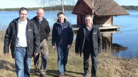 Axel Pettersson, LRF Konsult, Magnus Alvarsson, Björkö, Gunnar Lindén, Tjustbygdens sparbank och Roger Edström, LRF Konsult presenterade årets Lantbruksbarometern på Björkö utanför Loftahammar i går. Foto: Hans Brandin