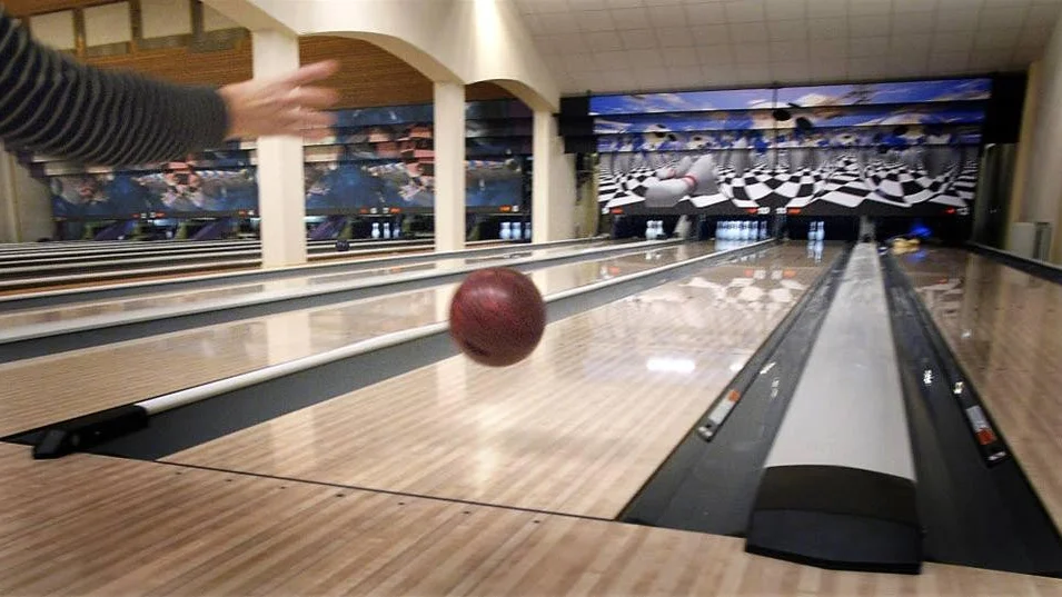 Så här tomt kan det bli om bowlinghallen tvingas stängas, men ägarnas förhoppningar är att driva hallen vidare.