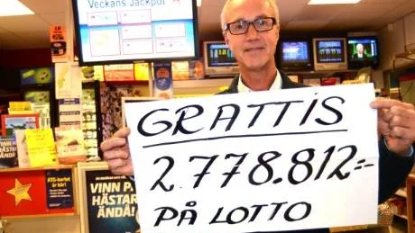 Magnus Starkenberg, Olrondo spel & tobak i Gamleby har åter sålt en kupong som gav miljonvinst. Den här gången en Lotto-kupong på 72 kronor som gav drygt 2,7 miljoner tillbaka. Foto: Hans Brandin