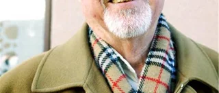 Jan B Frey laddar för höstens fest