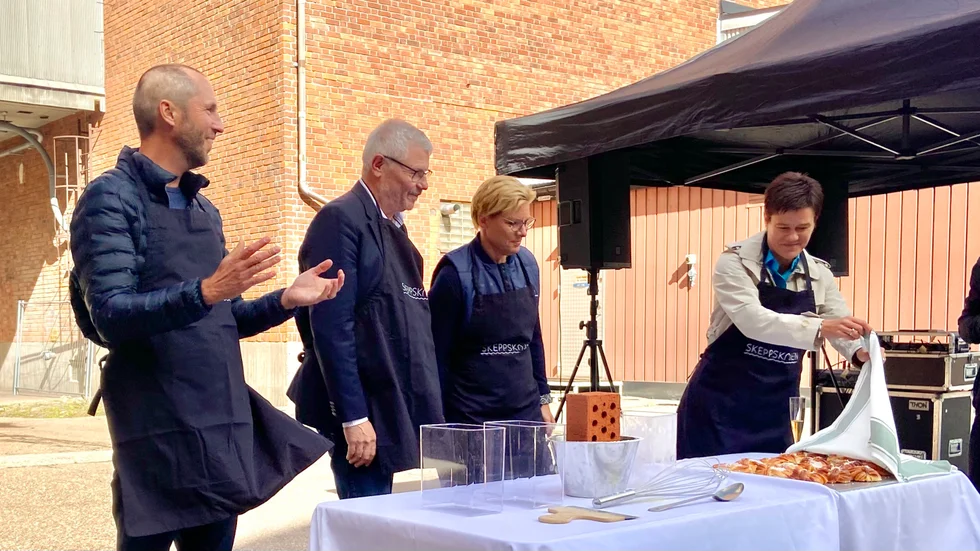 Andra bullar när Erik Pelling (S), Robert Jaaniste (vd Ikano bostad), Annica Ånäs (vd Atrium Ljungberg) och Carola Lavén (vd Besqab) markerade starten för byggprojektet i kvarnkvarteret. 