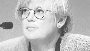 Reser runt i Bangladesh. Frilansjournalisten Helene Bergman som under många år bodde i Västervik, befinner sig just nu i ett oroligt Bangladesh där hon samlar material till en reportagebok.  Arkivbild: Anders Steiner