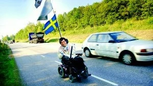 Maratonresa. Chang-Hyan Choi från Sydkorea ska köra sin rullstol genom 30 länder. Foto: ANDERS LILJEGREN