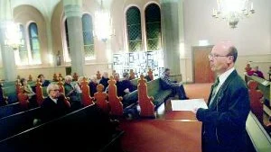 Nummer ett. Diplomorganisten Bo Ingelberg, huvudledaren av musiken i Västerviks församling, inledde vårens serie av Lördagsmusik i sankt Petri med en egen orgelkonsert från Bach över Mozart till 1900-talet. Att han före konserterna generöst berättar om innehållet är ett föredömligt och mycket uppskattat grepp.   Foto:: ANDERS LILJEGREN