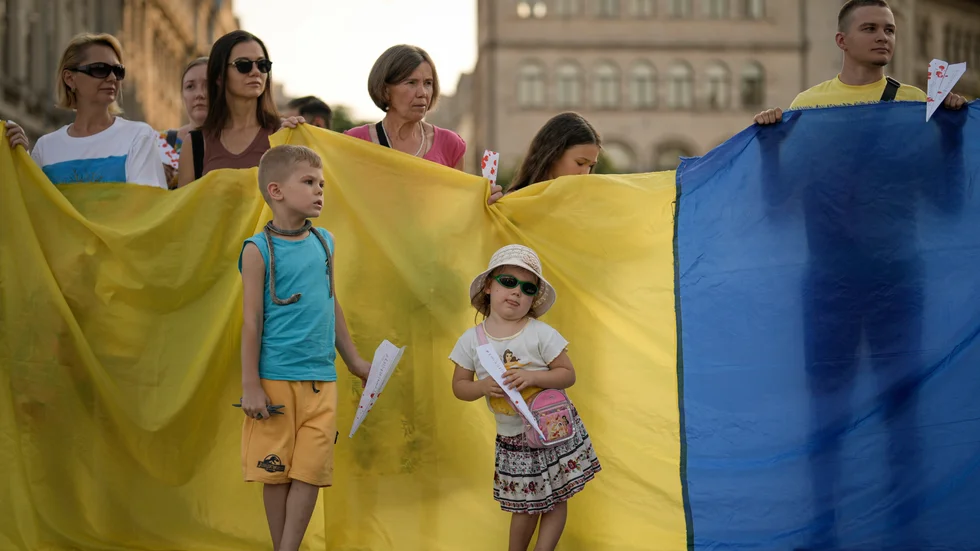 En demonstration ordnad av ukrainska flyktingar i Bukarest i Rumänien i juli.