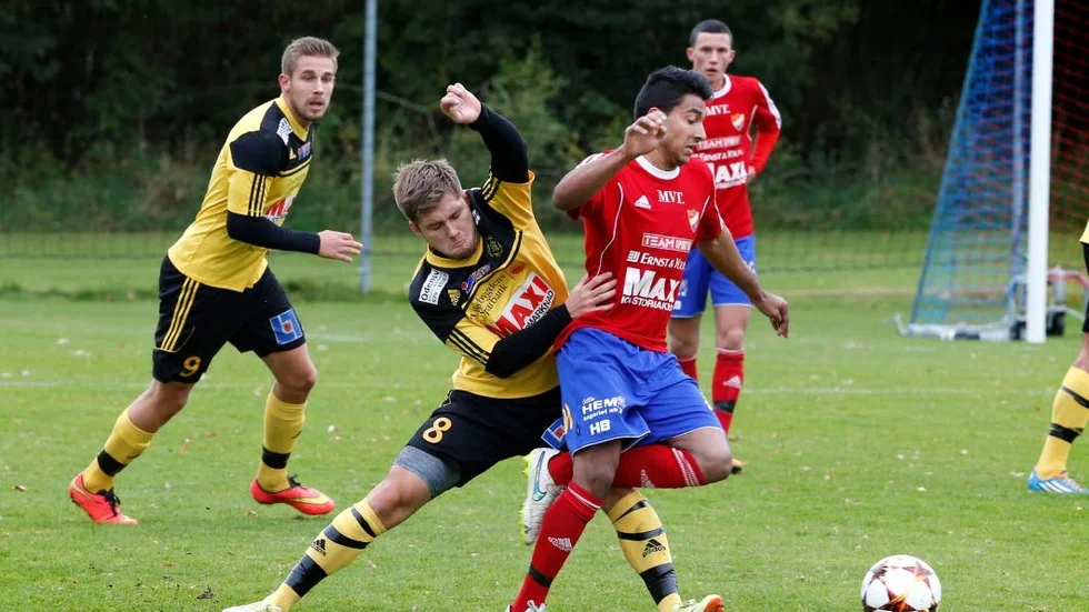 Kvaldramat. Fortsätter när Gzim Krueziu och Boren möter Hvetlanda i den andra matchen av tre i kvalet till division 3.
