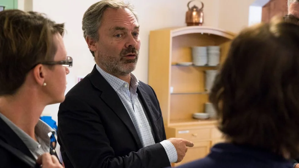 Bekymrad. Regeringens politik drar undan mattan för de privata vårdföretagen säger Jan Björklund (FP).