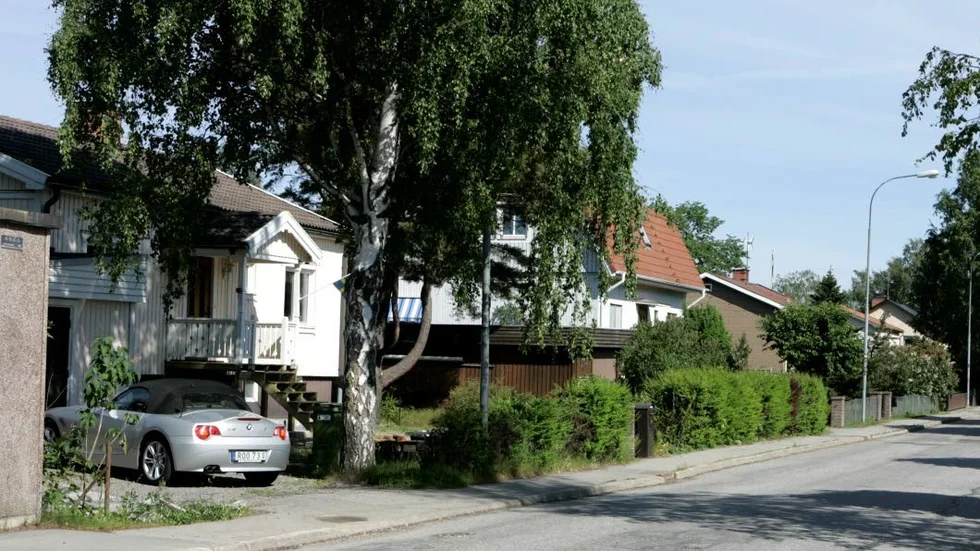 VILLAOMRÅDE. Debatten fortsätter om vem som i framtiden ska ta kostnaden för gatuunderhållet.