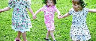 Här kan du dansa runt midsommarstången