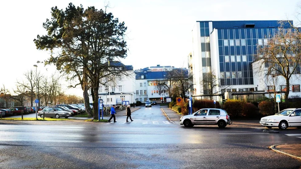 Platsbrist. På många håll i landet har man brist på vårdplatser på sjukhusen. Men i Västervik anser sjukhuschefen Henrik Holmberg att man har en rimlig beläggning.