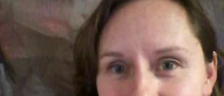 Caroline skapar enfärgat och skulpturalt