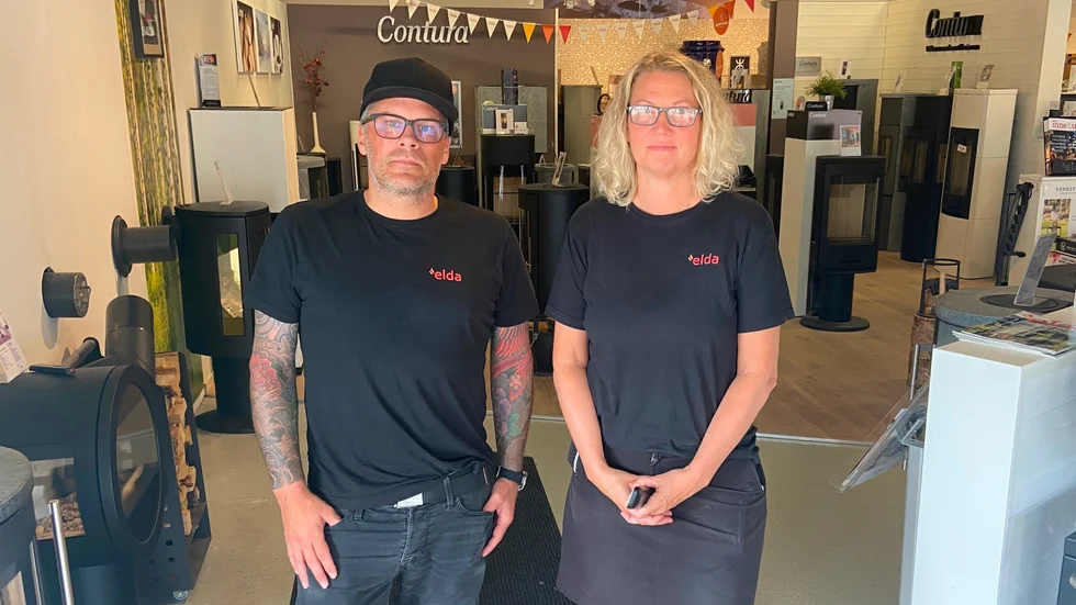 Johan Karlsson och Maria Järvinen driver Eldabutiken Kamincenter i Torshälla.