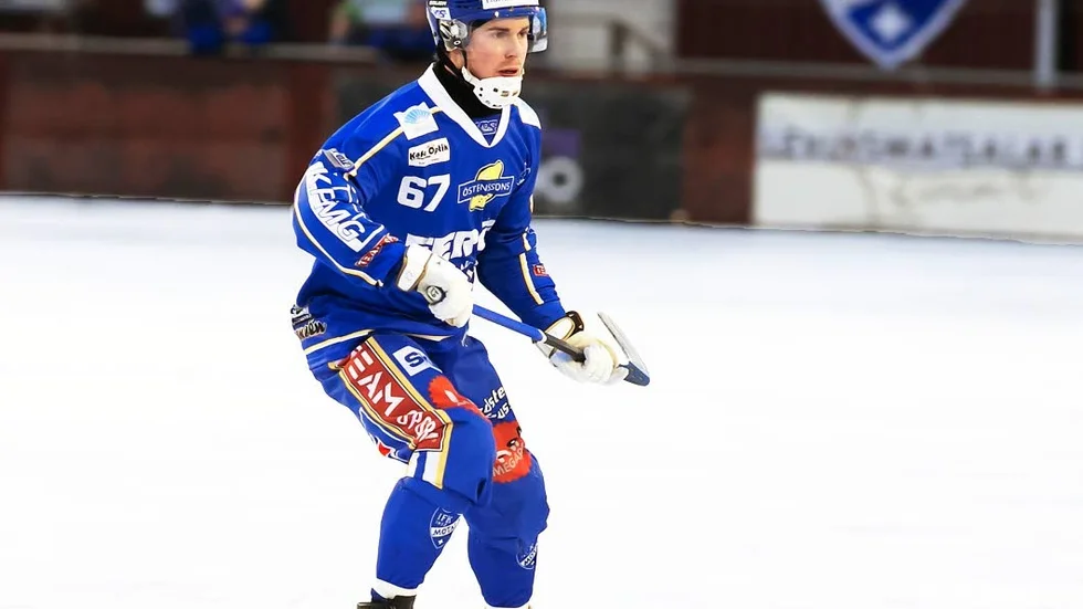 KÖR VIDARE. Oscar Folkesson är inställd på att fortsätta i IFK Motalas bandylag.