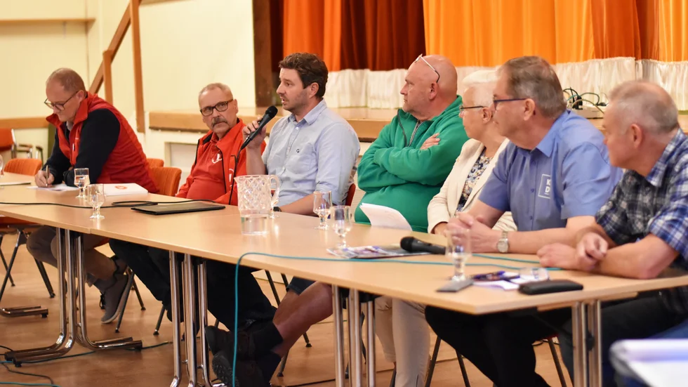 Mikael Lindfors(S), Hans Klingstedt (V), Per Rud-Petersen(M), Bo-Martin Alm(C), Carina Sundbom(C), Lars-Åke Holmgren(KD) och Rickard Nilsson(L) debatterade företagarfrågor i Bastuträsk.
