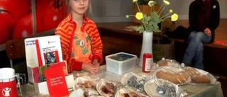 Alma, 7 år, säljer bröd för att hjälpa Afrikas barn