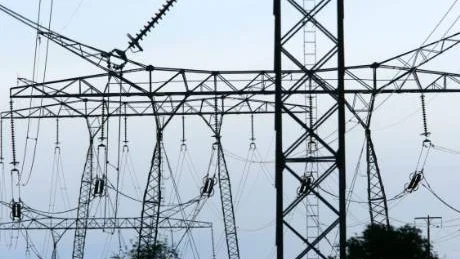 En snabb jämförelse visar att en villaägare som gör av med 25 000 kWh om året kan tjäna 2000 kronor på ett byte av elbolag. Foto: Scanpix