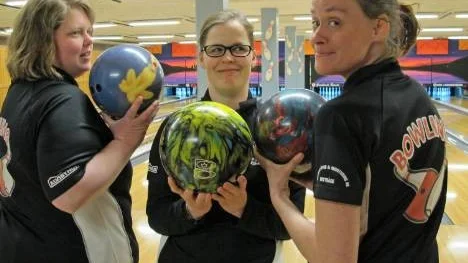 Susanne Andersson (till vänster) vann damklassen B-C. Tvåa blev Johanna Nilsson (till höger). Viktoria Karlsson blev fyra, bara ett poäng efter trean.