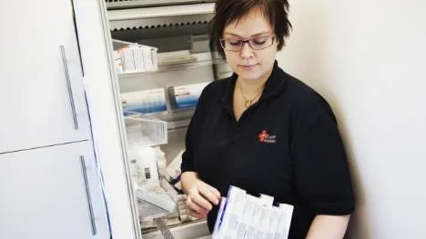 Alette Brorstad, distriktsläkare på Cederkliniken, är bekymrad över att så få flickor velat vaccinera sig så här långt mot livmoderhalscancer. "Vi har kylen full med vaccin" menar hon.