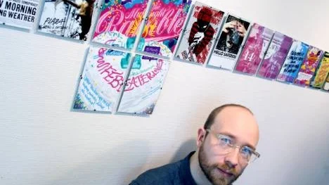 Hugo Sundkvist har förminskat affischerna, som i original är i A3-format eller 50x70 centimeter, för att de ska få plats.