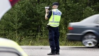 Polis trafikkontroll fortkörning