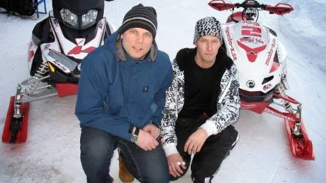 Lars Lindberg (till vänster) och Niklas Stenberg, Infjärden Racing, har siktet högt ställt inför SM-finalen i backe på Vallsberget. Det är guld som gäller och efter de tre deltävlingarna kom Lars totaltrea och Niklas tvåa. Nu kör de för SM-guld. Vilken kamp det kan bli.