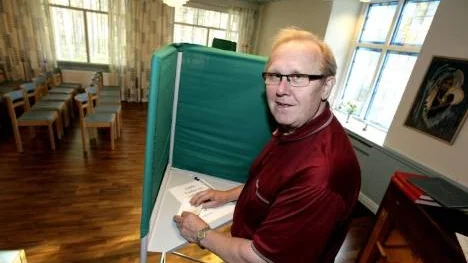 Bara drygt tio procent av de röstberättigade i kyrkovalet röstar, men Göte Hedström ser det som en demokratisk plikt att göra sin röst hörd.