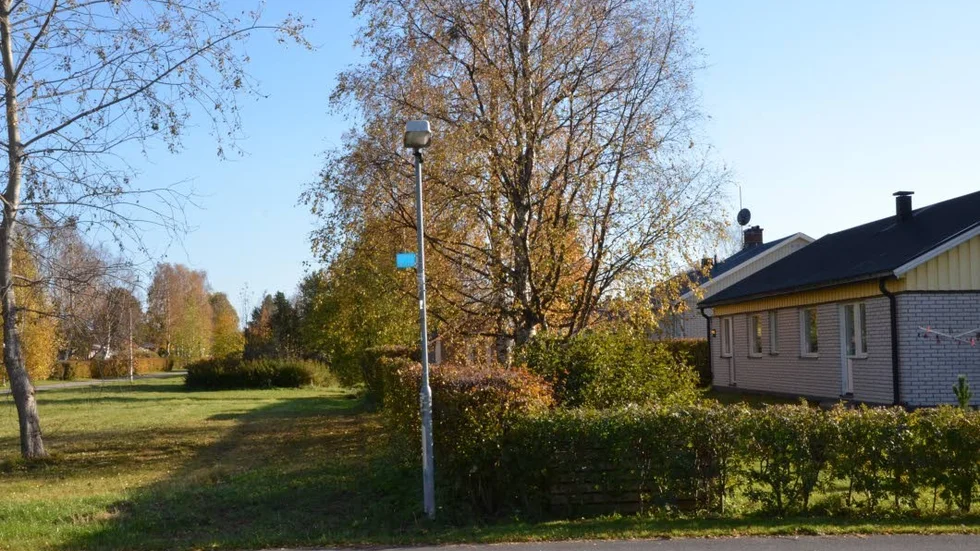 Inga spår. Alla spår av de omfattande grävarbetena 2010-11 är nu borta. Utom de sprickor som finns i parets villa.