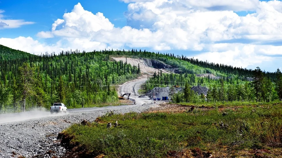 PROVBRYTER. LKAB har sedan några veckor arbetat med provbrytningen av 300 000 ton malm i Mertainen, 12 kilometer norr om Svappavaara.