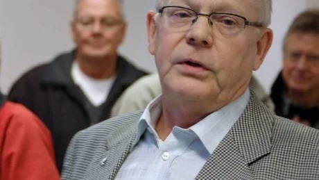 BEKYMRAD. Curt Björk, ordförande i Bodens konstgille, konstaterar att det ser mörkt ut för föreningen när det gäller ekonomin. "Folk köper mindre konst", säger han.