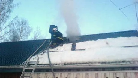 BRAND PÅ KALLVIND. Branden på kallvinden var svårbemästrad. Foto: Räddningstjänsten