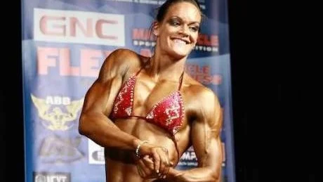 STARK. Carrie Bacon har alltid varit vältränad, men nu är hon starkare än någonsin. Behövligt i sin nya karriär som bodybuilder.
