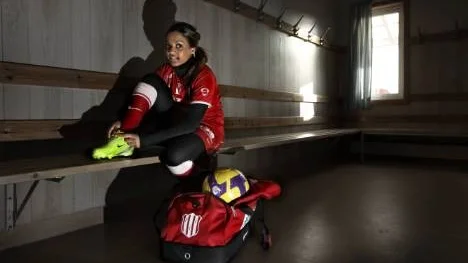 Emma Thall vilade från fotbollen fjol, nu är hon tillbaka i sitt gamla lag inför det allsvenska äventyret.