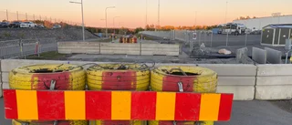 Trafik från Malmby till Solberga stoppas – Sevab gräver: "Verkar dra ut lite på tiden"