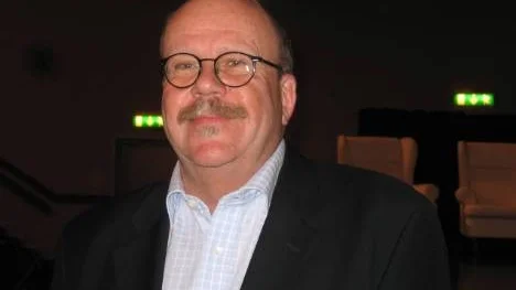 "Konsumenterna ska inte behöva veta vem som tar hand om förpackningarna, det ska bara fungera", säger Peter Wenster, handläggare på SKL.