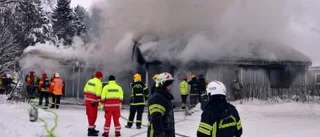 Taket rasade när rökdykare gick in