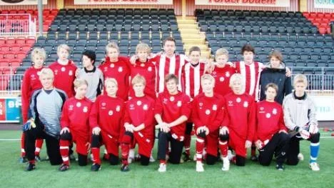 Piteås kommunlag som vann Boden Arena Cup. I laget spelade: Marcus Lenndin, Isak Lindberg, Joakim Berglund, Olle Abrahamsson, Oscar Åberg, Tobias Modig, Andreas Kaatari, Joakim Wikström, Jonathan Mäki, Hannes Bjernhagen, Pontus Sundqvist, Fredrik Öhlund, Nils Carlsson, Anton Frohm, Ola Johansson, Daniel Nordkvist, Andreas Grimstad, Henrik Millbert, Viktor Säthergren.