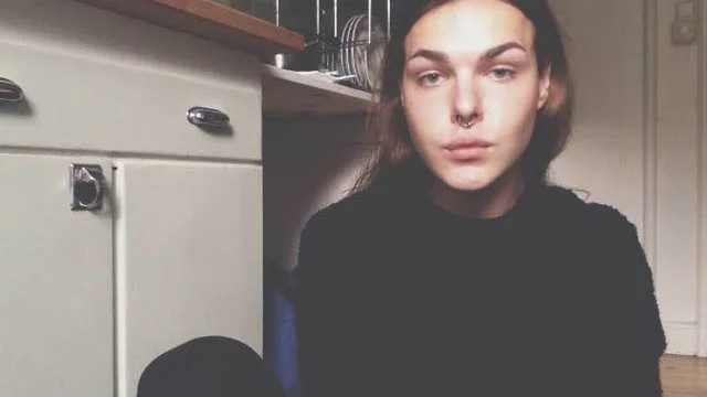 Utflyttad. Robin har bott i Stockholm sedan ett par år tillbaka.