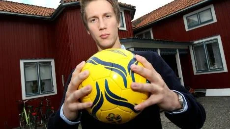 Johannes Lidström är tillbaka i Piteå IF och efter Fredrik Enbergs skada har han övertagit rollen som förstemålvakt. Ikväll väntar derbyt mot Infjärden och Johannes är ute efter att hålla nollan.
