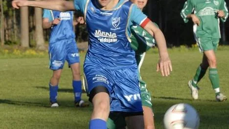 Lena Sjölund tillhörde planens främsta och gjorde också målet, när IFK Arvidsjaurs damer tog första poängen i division 3.