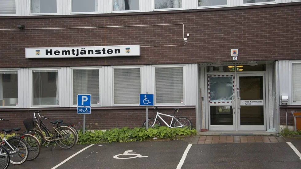 Skadegörelse. Entrédörren in till hemtjänstens lokaler blev under lördagsnatten utsatt för skadegörelse.