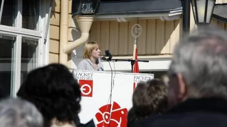 SSU:s ordförande Jytte Guteland citerade Olof Palme när hon kom in på invandrarnas svårigheter att bli accepterade och respekterade.