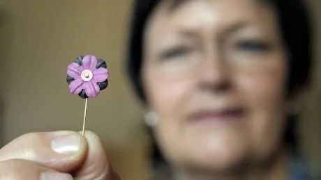 -Fattigdom är inte ett resultat av oförmåga att hushålla med resurser. Det handlar om familjer som kämpar för att få tillvaron att gå ihop, säger Lena Holm, Majblommans generalsekreterare.