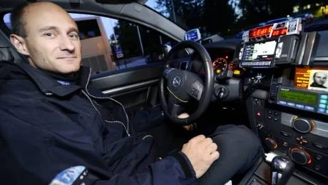 GREJAR SIG. Chauffören Hans Aarflot säger sig inte ha upplevt problem med tekniken (datasystemet högst upp på instrumentbrädan).