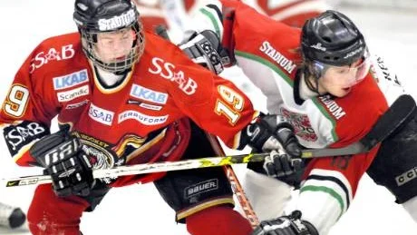 MATCHVINNARE. Kim Karlsson-Bergmans storspel i Luleå Hockeys J20-lag bidrog starkt till de fyra poängen nre i Stockholm. Tre mål blev hans facit i helgen.